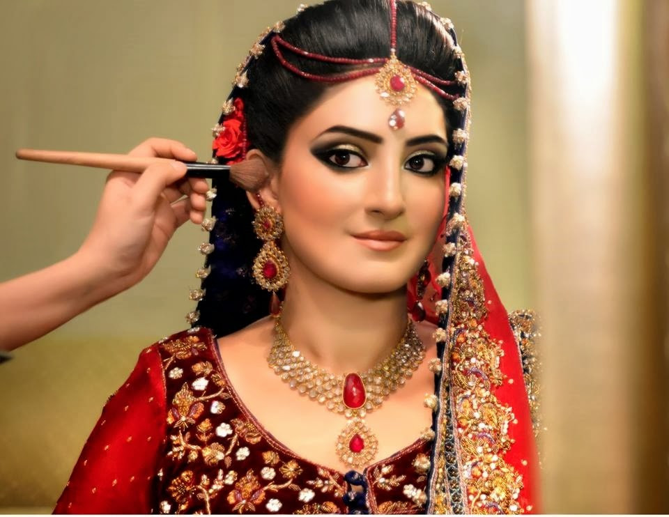 Brides Make Up
 Elegant Pakistani Bridal Makeup Styles