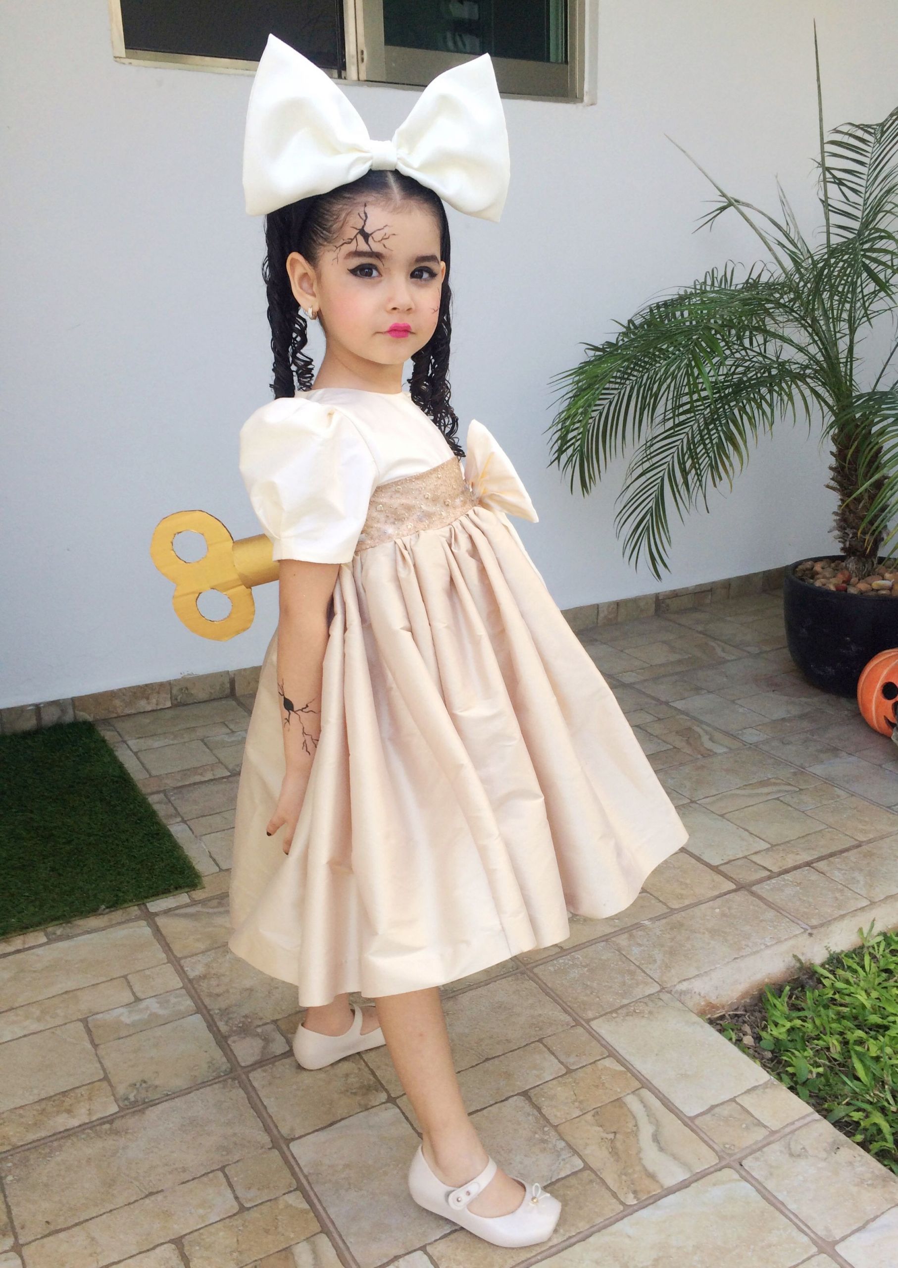 Broken Doll Costume DIY
 70 Incredibly Halloween Costumes for Kids