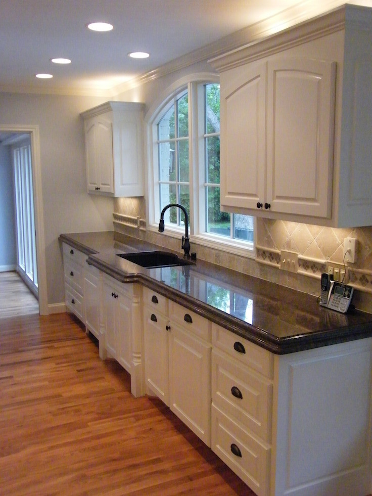 Brown Countertop Kitchen
 25 Granite Kitchen Countertops That You’ll Love