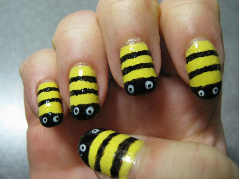 Bumble Bee Nail Art
 Bumble Bee Nails