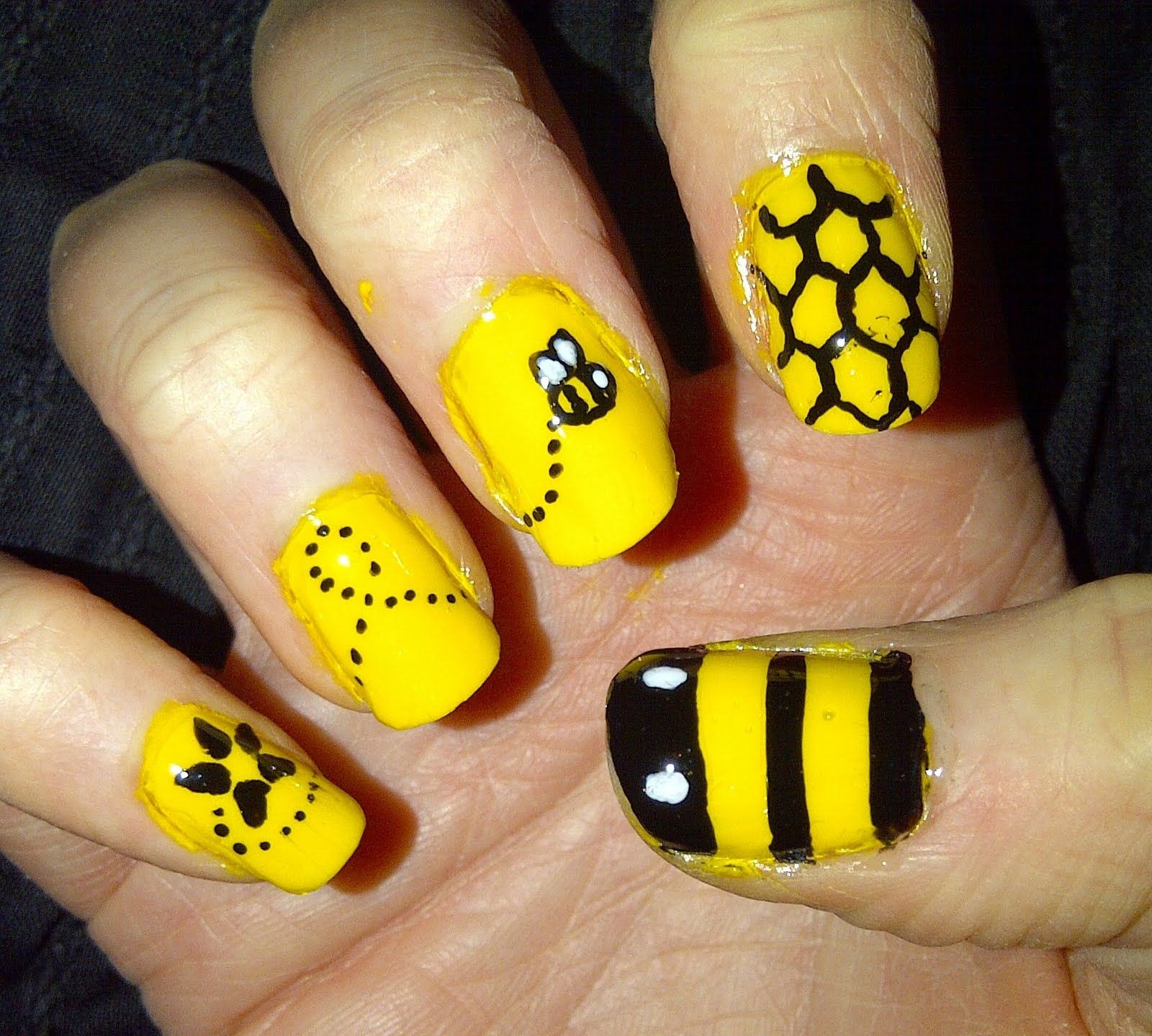 Bumble Bee Nail Art
 Nail Daze Bumble Bee Nails