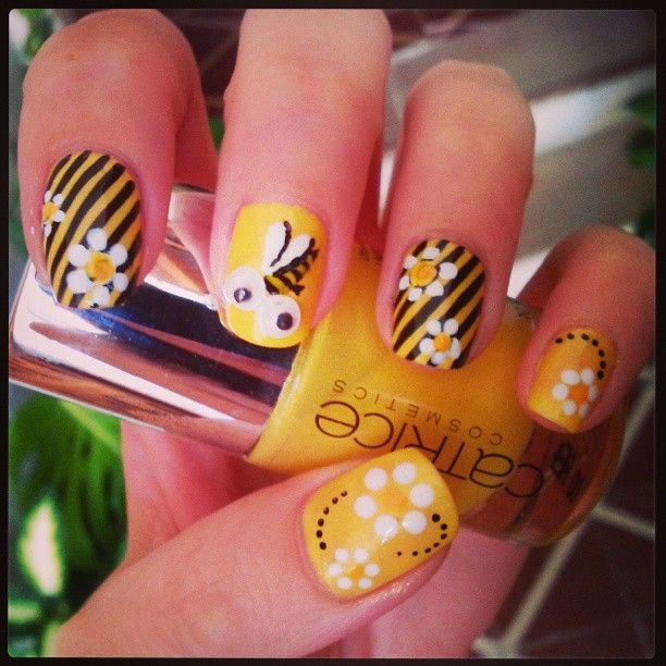 Bumble Bee Nail Art
 48 best images about Nail Art BEES on Pinterest