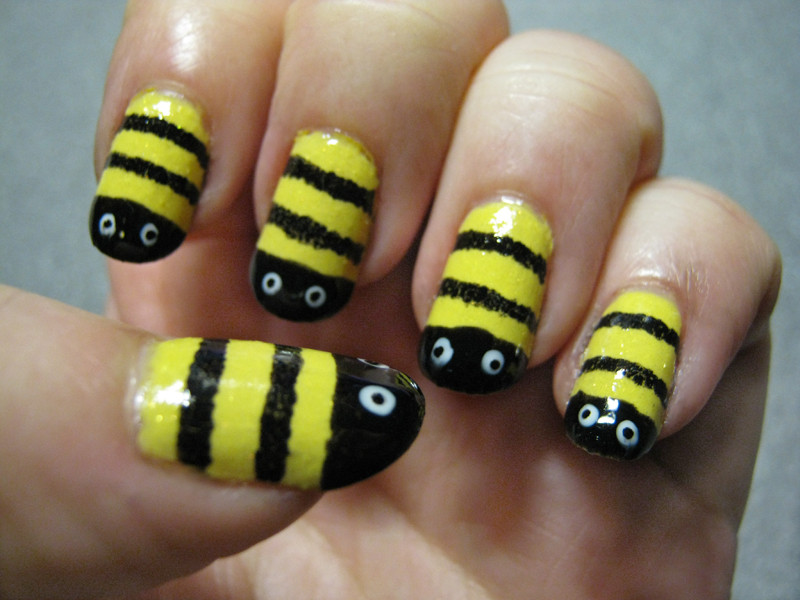 Bumble Bee Nail Art
 Bumble Bee Nails