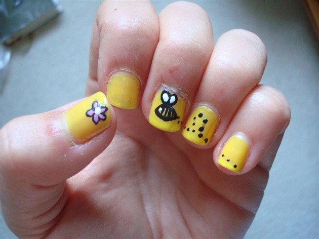 Bumble Bee Nail Art
 Bumblebee Nail Art Gallery