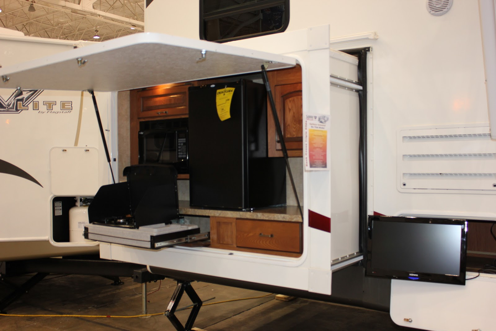 Camper With Outdoor Kitchen
 2012 Ohio RV Supershow Outdoor Kitchens Gr8LakesCamper