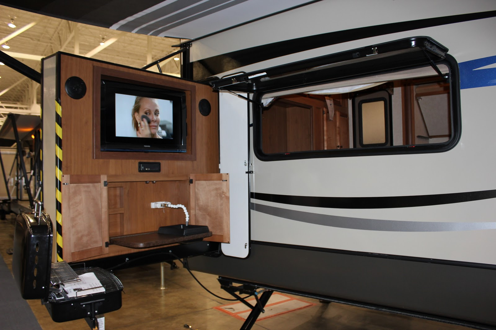 Camper With Outdoor Kitchen
 2012 Ohio RV Supershow Outdoor Kitchens Gr8LakesCamper