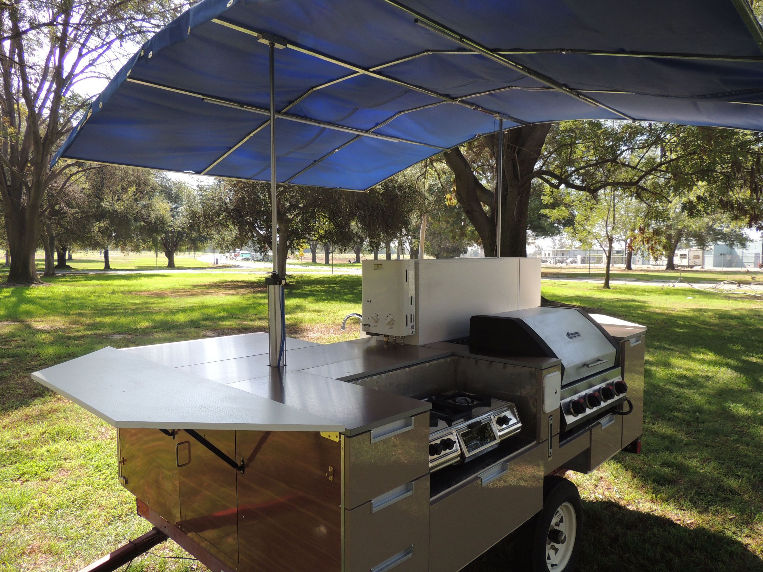 Camping Outdoor Kitchen
 Tent camping made easy with this outdoor kitchen from