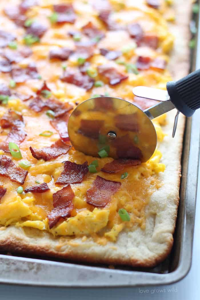 Casey'S Breakfast Pizza
 Bacon and Cheddar Breakfast Pizza