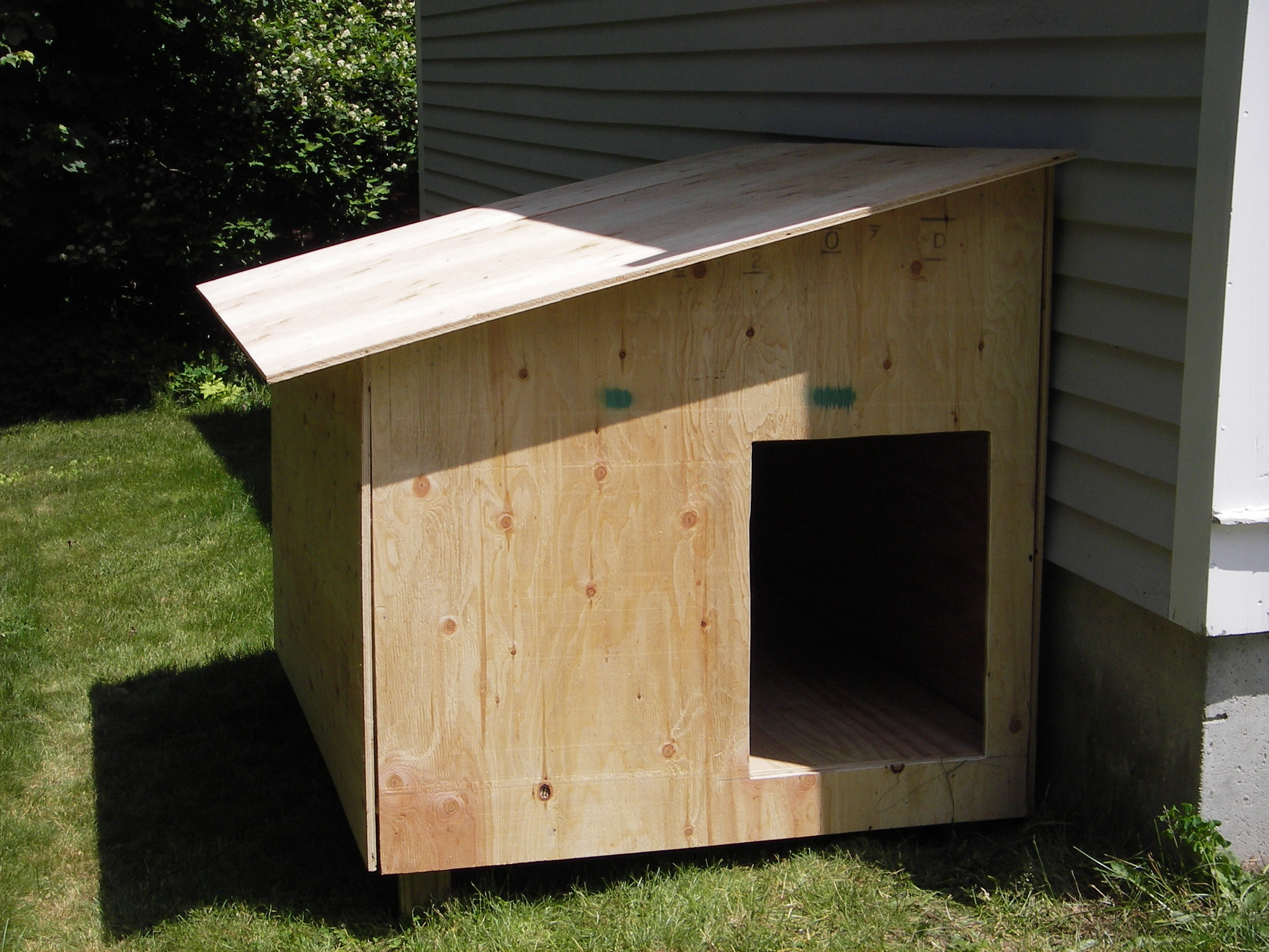 Cheap DIY Dog House
 Claypool Dog House