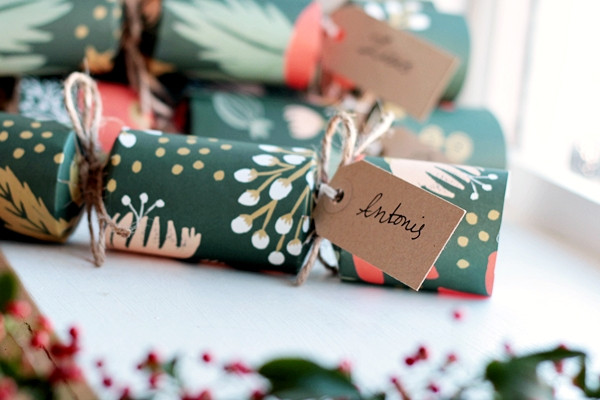 Christmas Cracker DIY
 How to Make Your Own Gorgeous Christmas Crackers