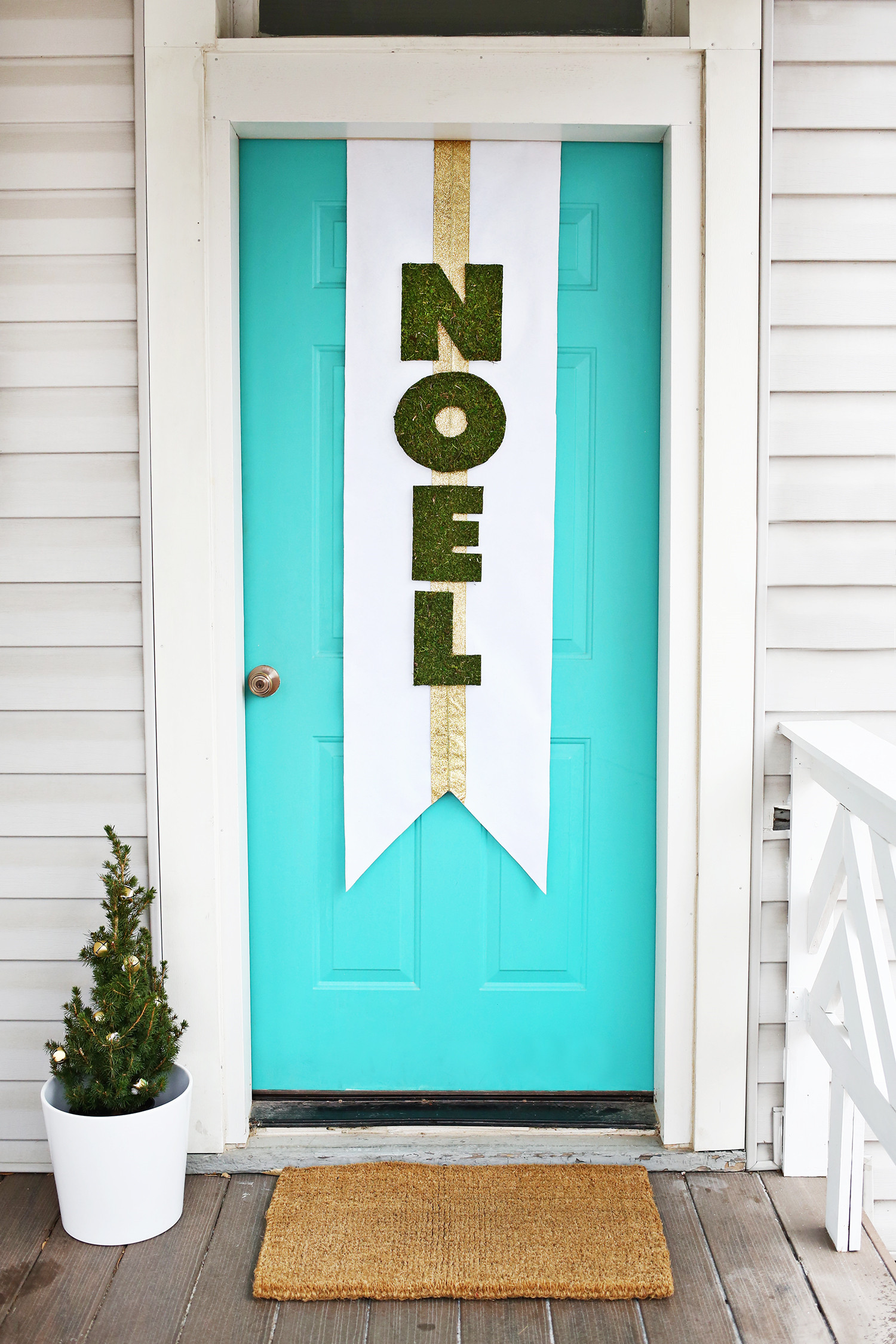 Christmas Door Decorations DIY
 50 Front Porch Christmas Decor Ideas To Make This Year