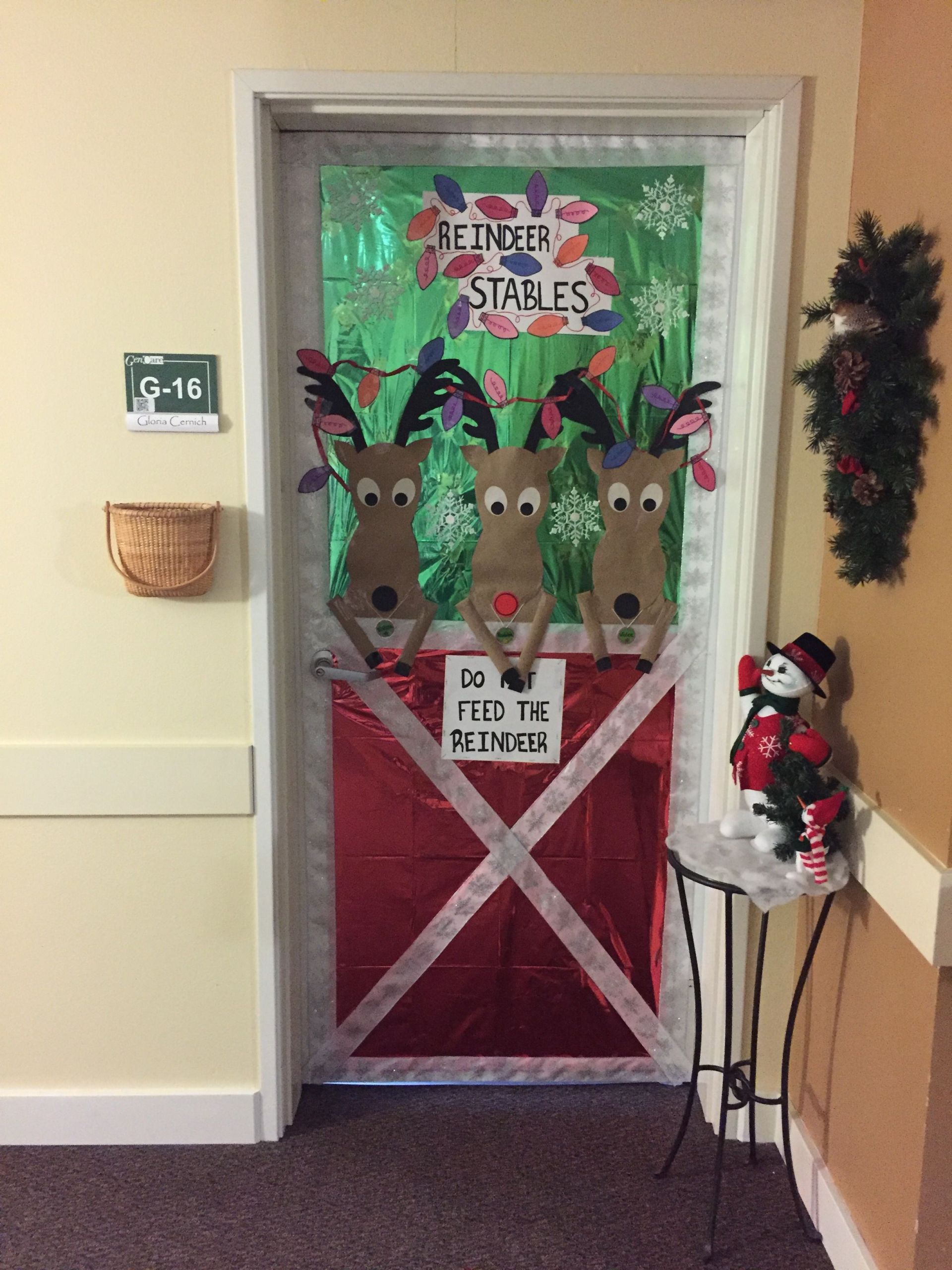 Christmas Door Decorations DIY
 Christmas reindeer stable door decoration DIY