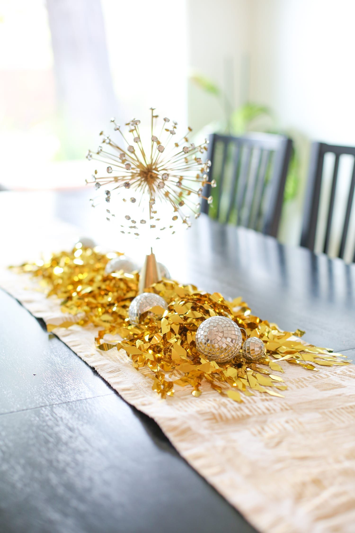 Christmas Eve Party Ideas For Family
 Easy Ideas and Decorations for a Family New Year s Eve