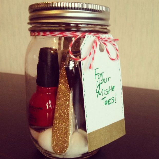 Christmas Gift Ideas For Roommates
 5 DIY Christmas Presents for your Roommate