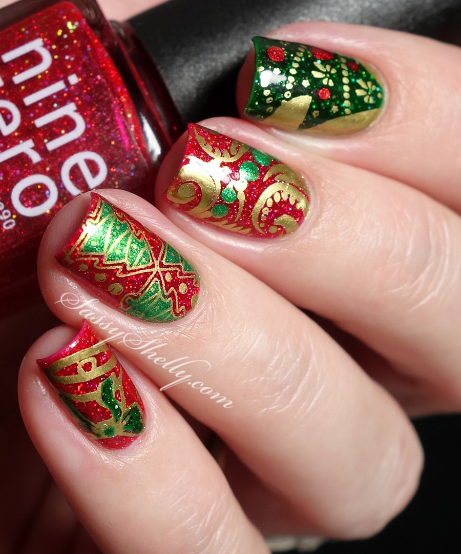 Christmas Glitter Nails
 Digit al Dozen December Christmas Nails
