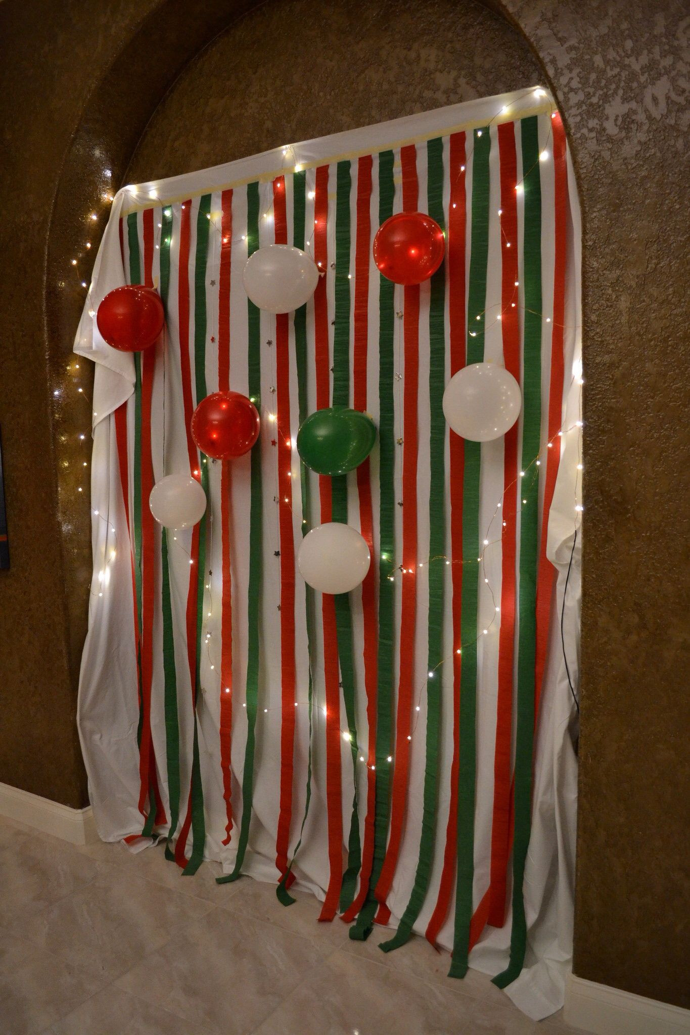 Christmas Party Photo Booth Ideas
 Easy DIY homemade Christmas party photobooth backdrop