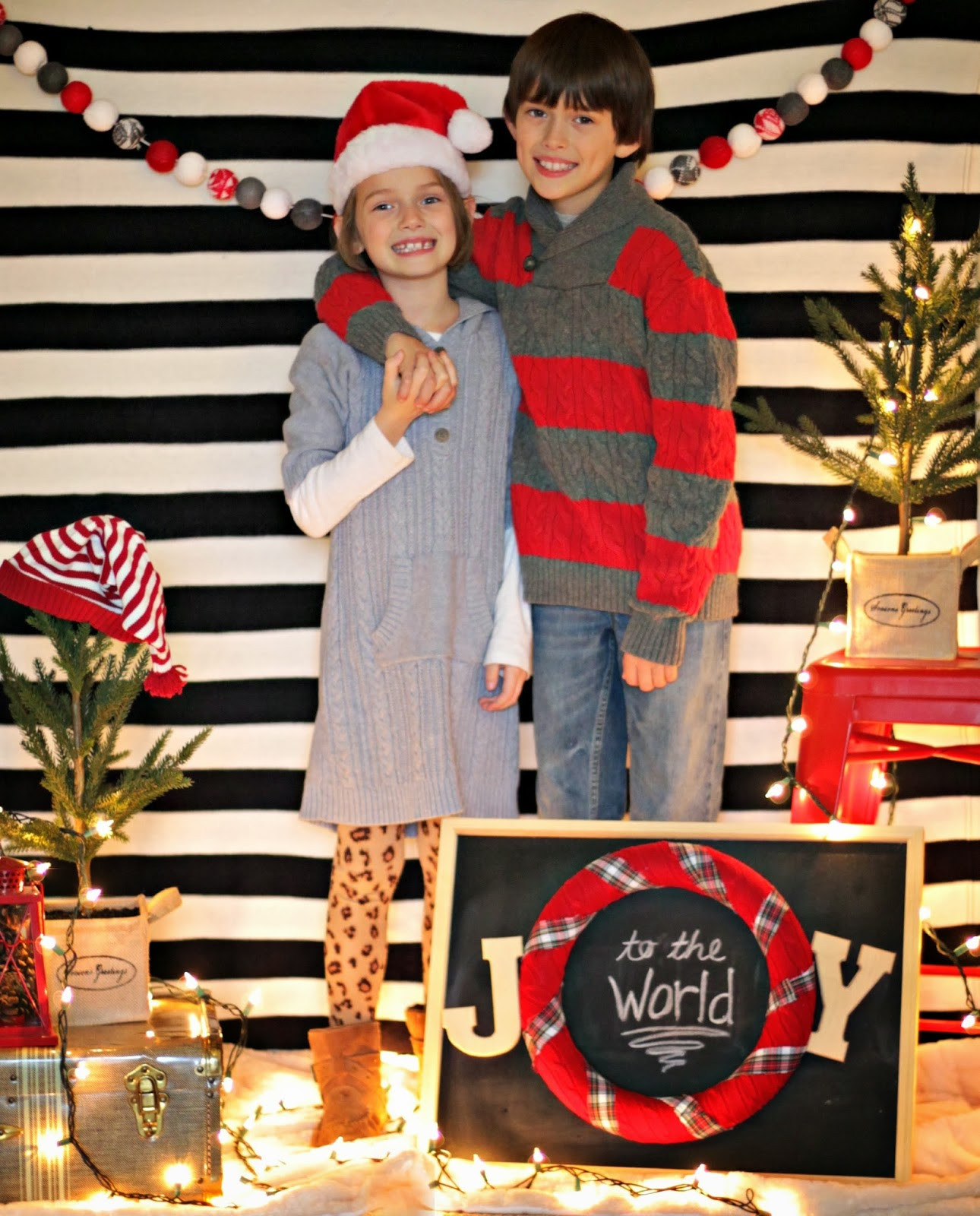Christmas Party Photo Booth Ideas
 easy christmas photo backdrop Our Fifth House