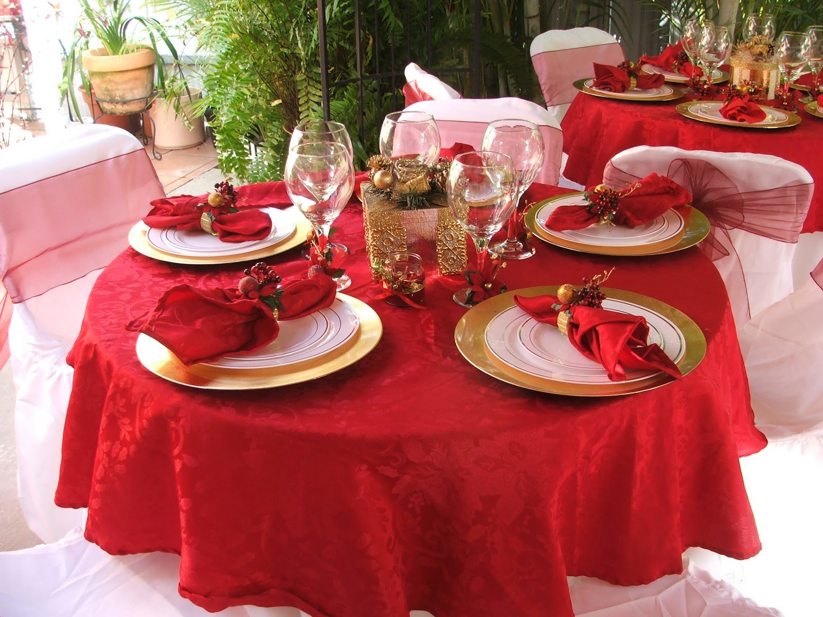 Christmas Party Table Decoration Ideas
 20 MOST AMAZING CHRISTMAS TABLE DECORATIONS