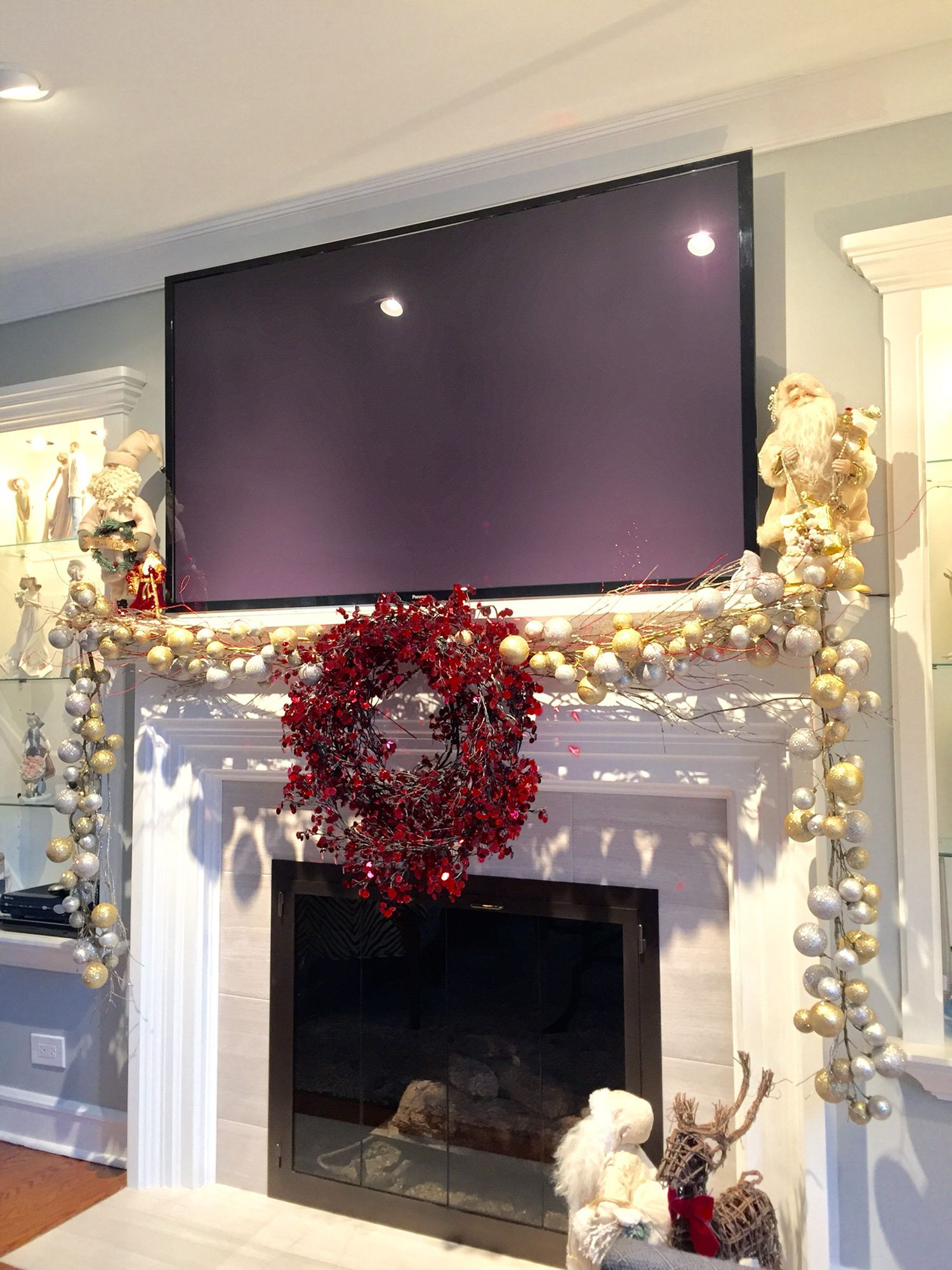 Christmas Themed Fireplace Screen
 Christmas Fireplace Decor With Tv