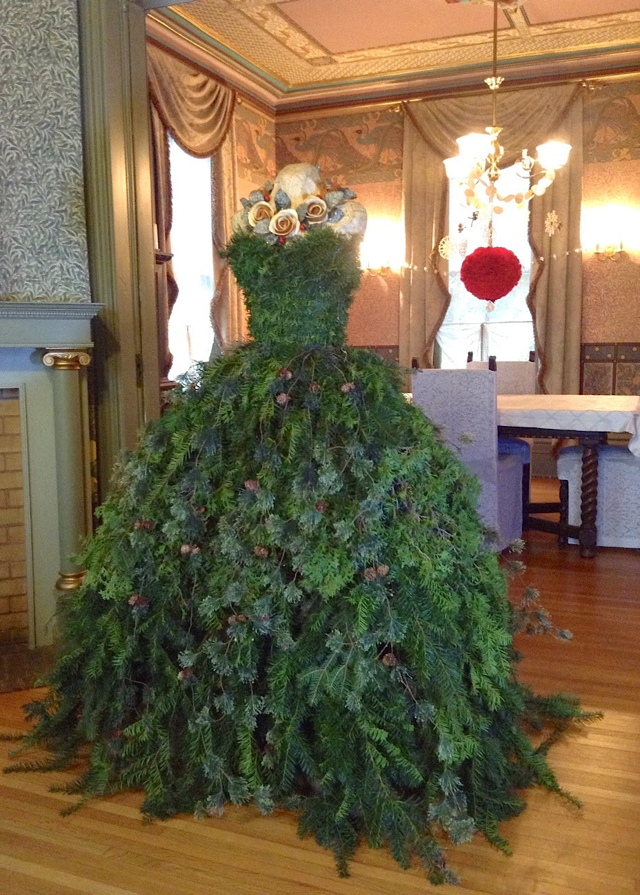 Christmas Tree Dress DIY
 The Dusty Victorian Christmas Tree Dress 2014 DIY The