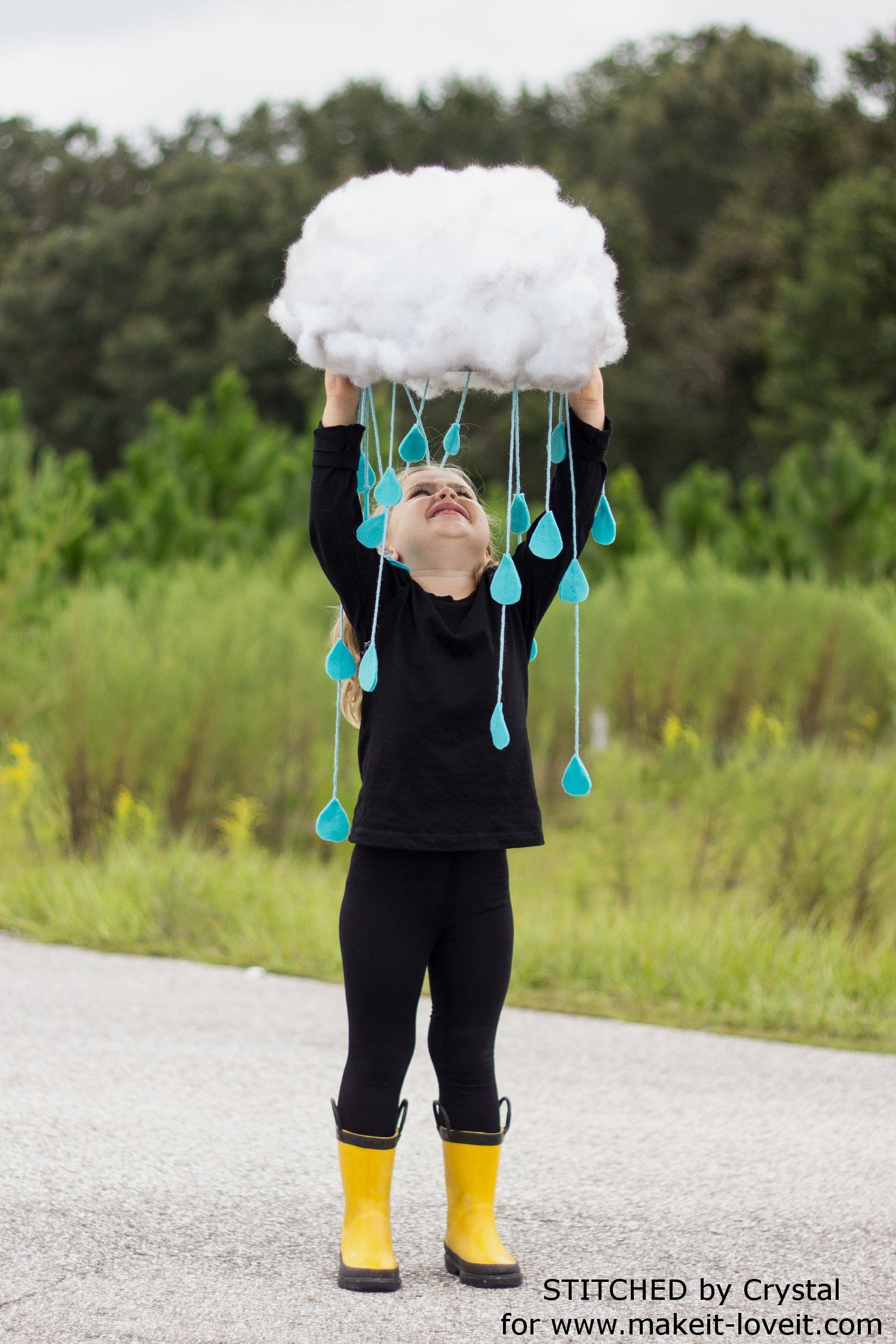 Cloud Costume DIY
 Make a quick & easy RAIN CLOUD COSTUME r all ages