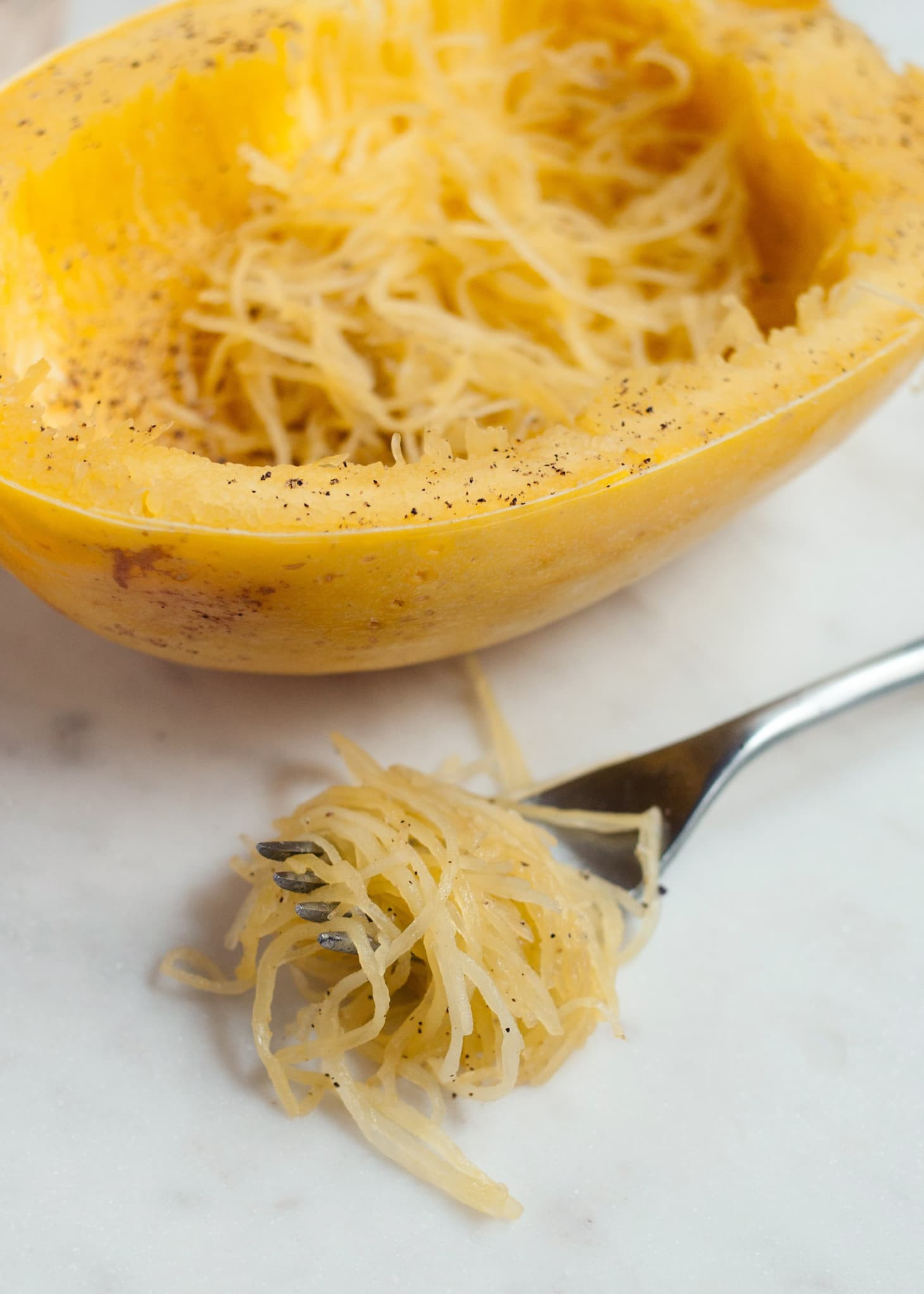 Cooking Spaghetti Squash In Microwave
 How To Cook Spaghetti Squash in the Microwave