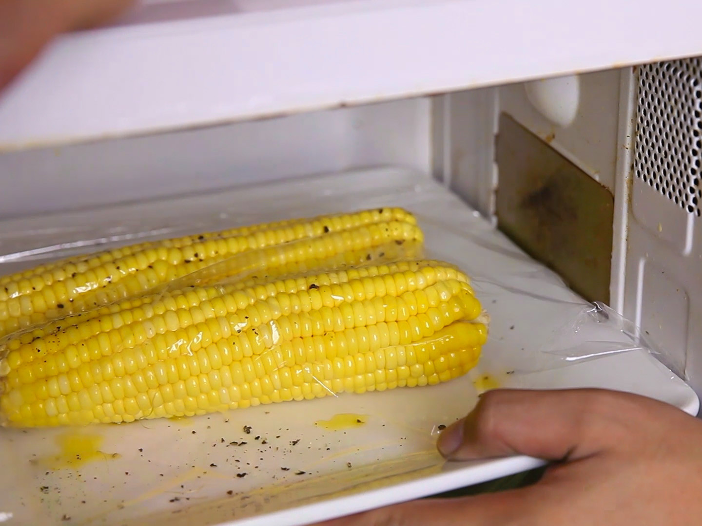 Corn On Cob In Microwave
 How to Microwave Corn on the Cob 12 Steps with