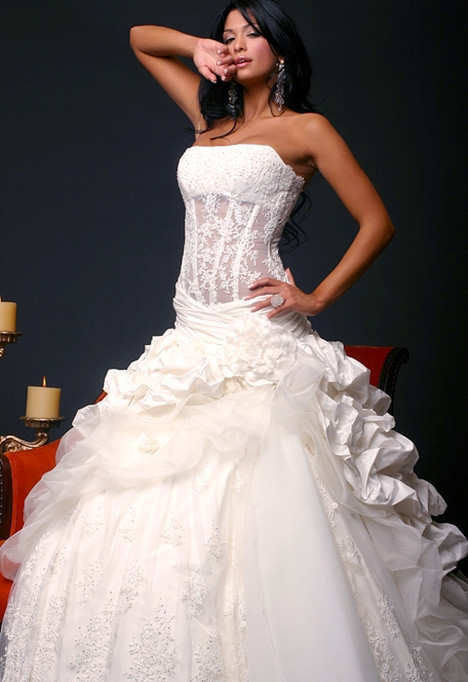 Corset Wedding Gown
 Most Beautifull Dress with Corset for Evening Party Wear