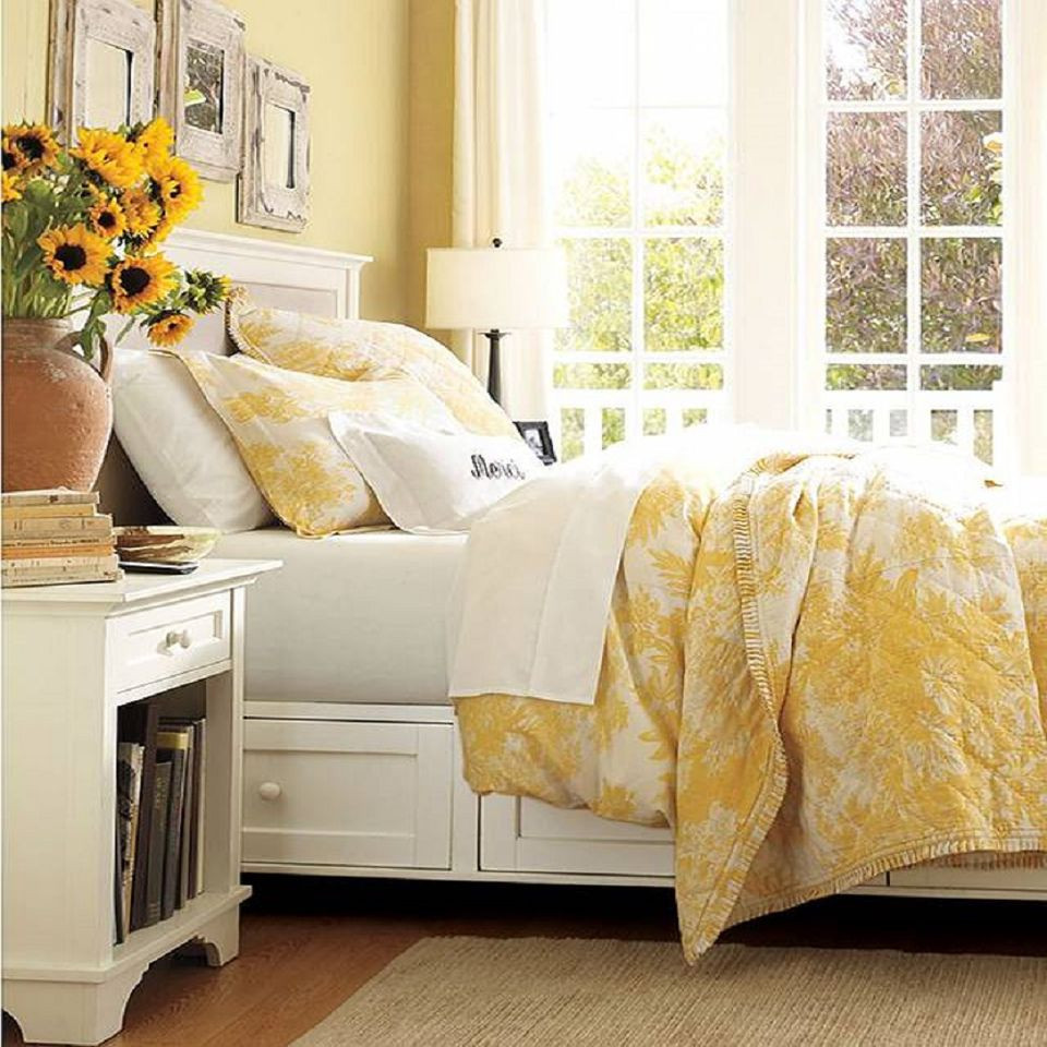 Country Bedroom Colors
 How to Decorate a Bedroom with Yellow