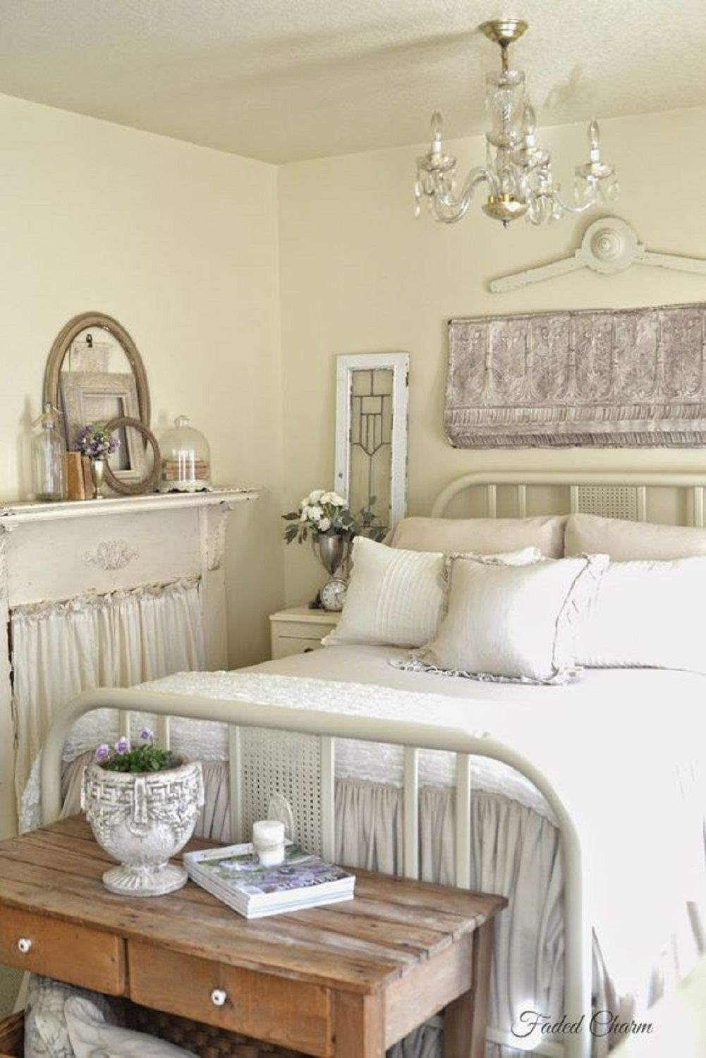 Country Bedroom Colors
 French Country Bedroom Decorating Ideas and s