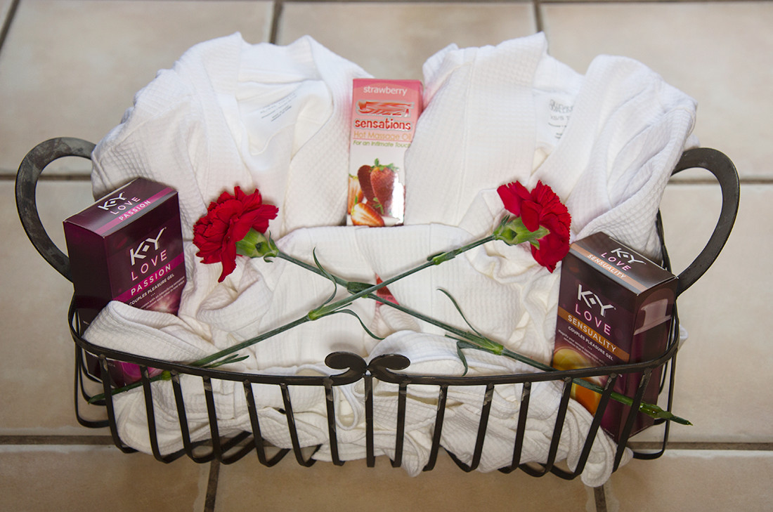 Couples Gift Ideas For Valentines
 Couples Massage Romantic Gift Basket