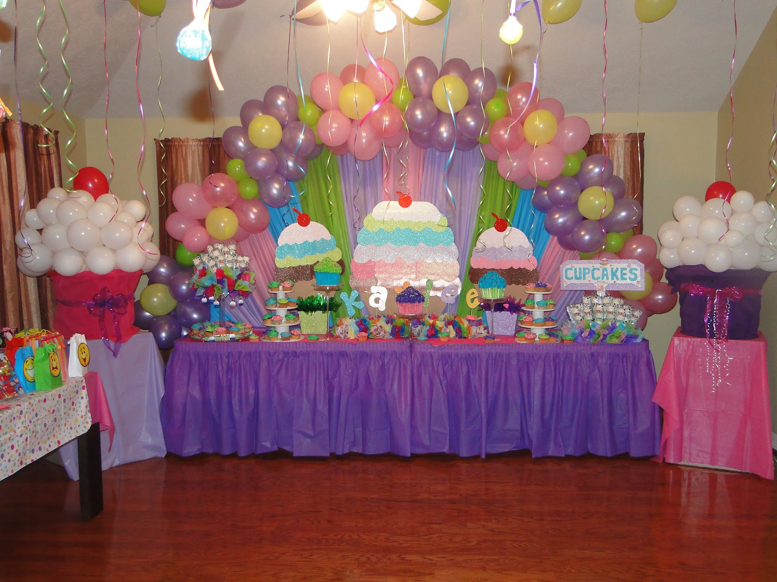 Cupcake Themed Birthday Party
 Unfor table Creations Designed by Maria CUPCAKE THEMED