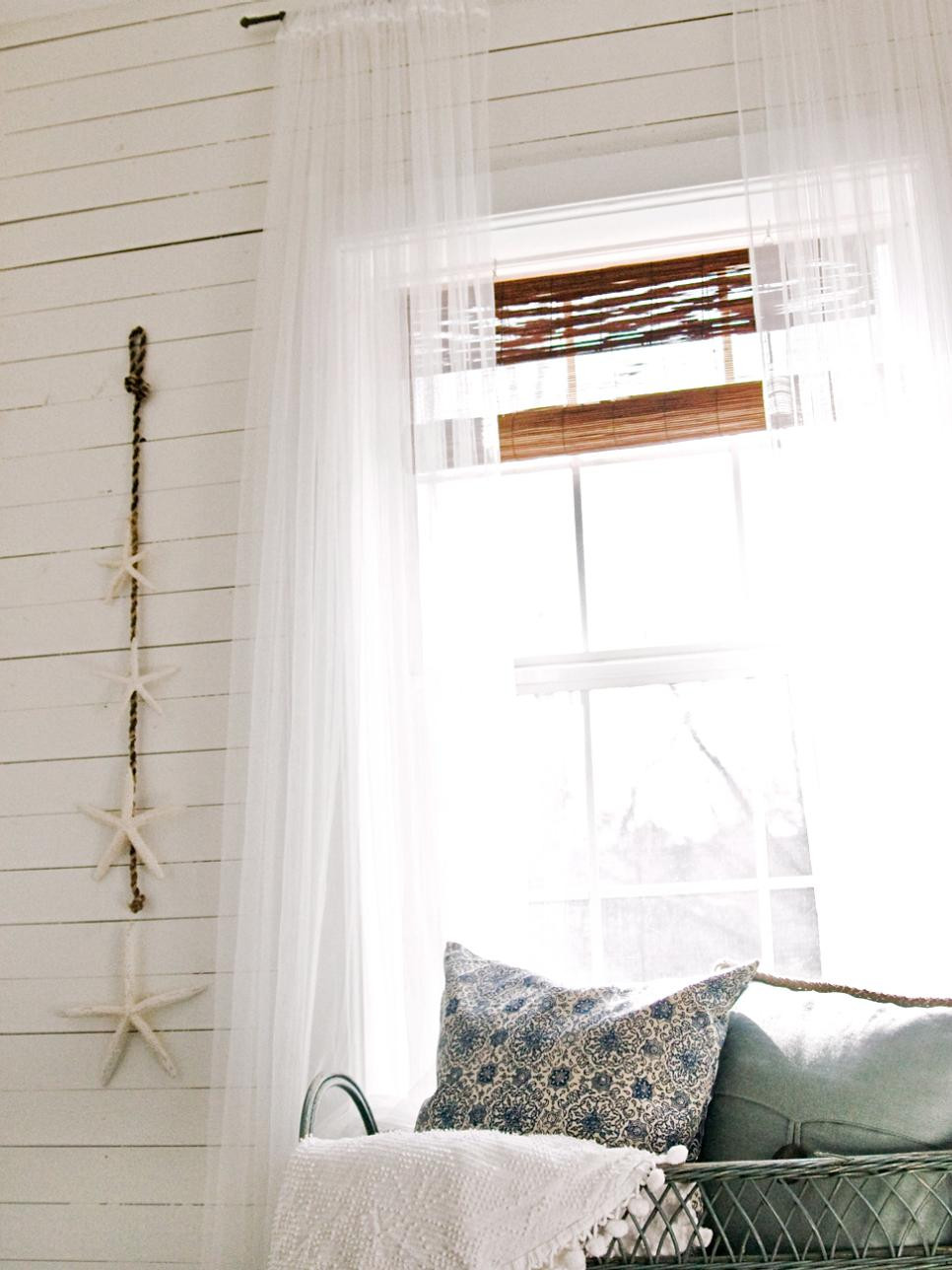 Curtains For Small Bedroom Windows
 Decorating Small Bedrooms Dos & Don ts