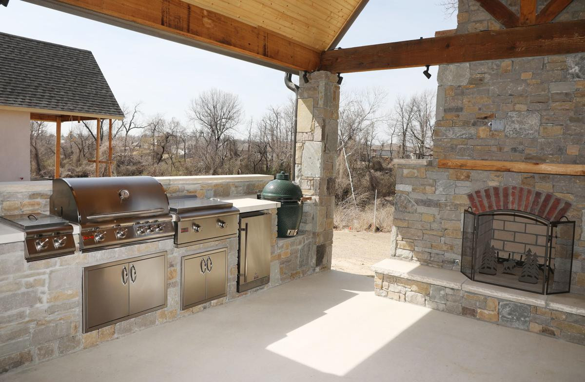 Custom Outdoor Kitchen
 Add living space with a custom outdoor kitchen