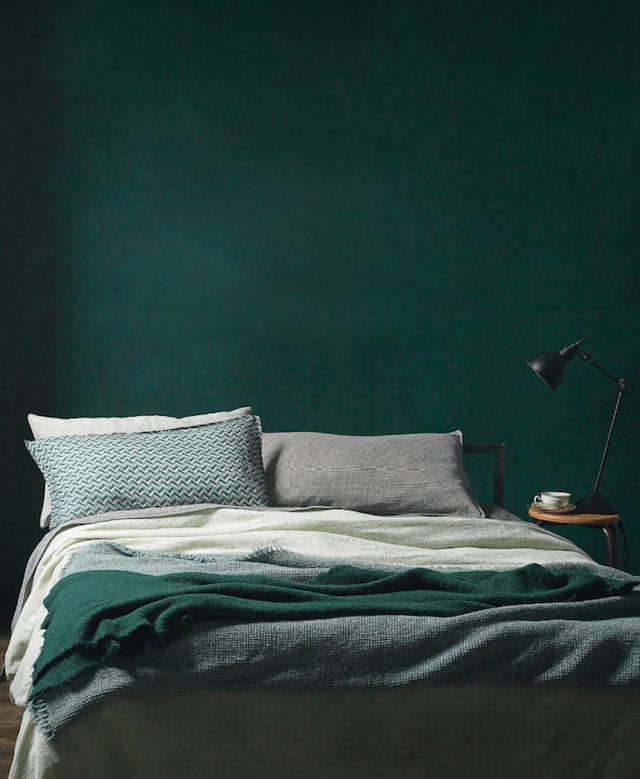 Dark Green Bedroom Walls
 How to Decorate Your Home with Hunter Green