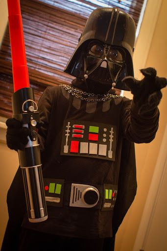 Darth Vader Costume DIY
 quasi DIY Darth Vader costume Boyish Stuff
