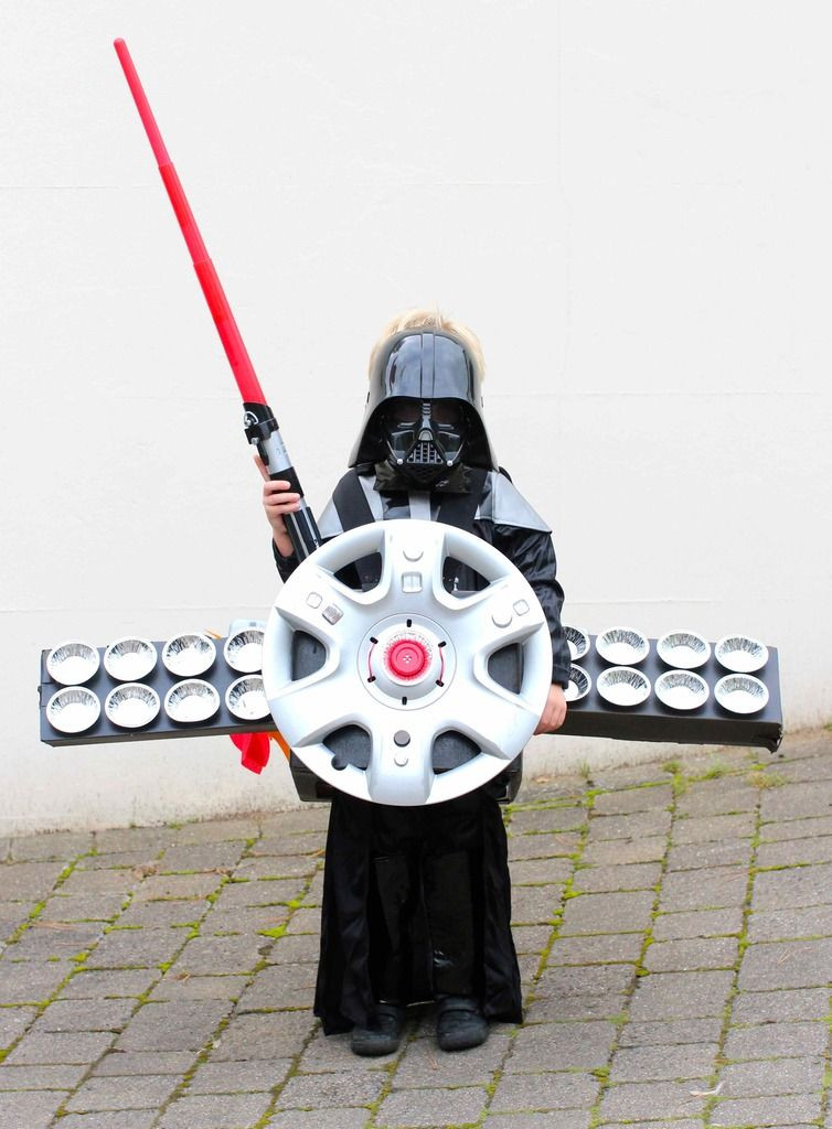 Darth Vader Costume DIY
 17 really cool DIY Star Wars costumes for kids