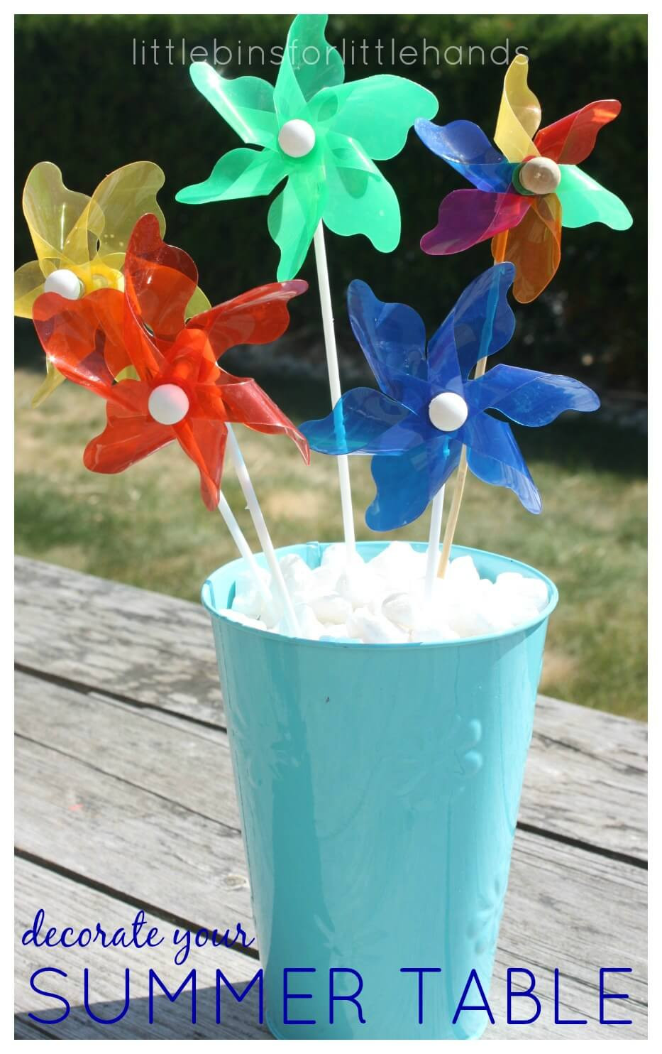 Decorating Ideas For A Summer Party
 Summer Table Decoration with Pinwheels