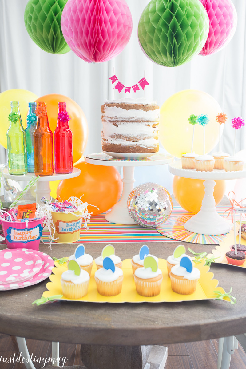 Decorating Ideas For A Summer Party
 Celebrate Colorful Summer Birthday Party Ideas