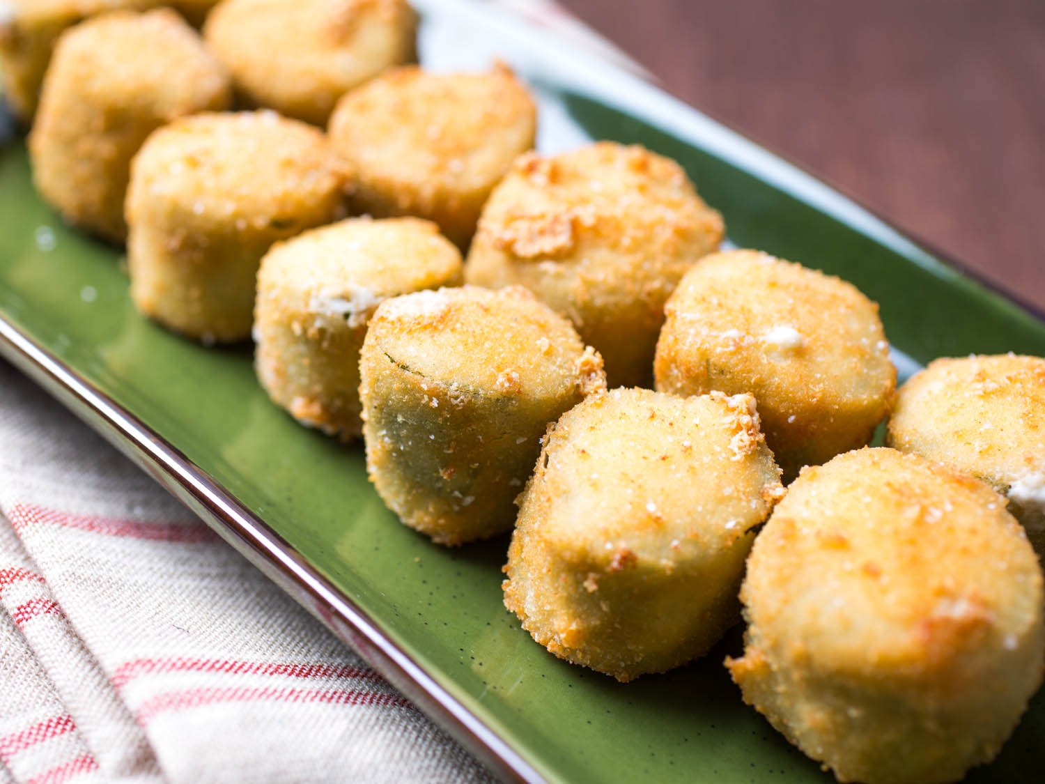 Deep Fried Jalapeno Poppers
 How to Make the Best Deep Fried Jalapeño Poppers