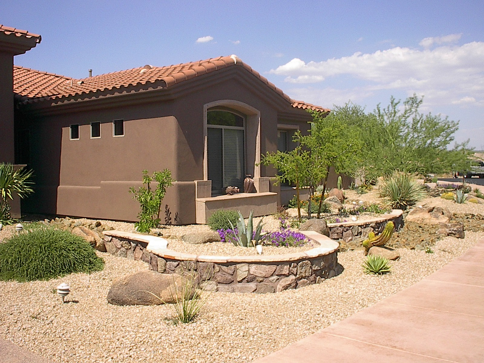 Desert Landscape Front Yards
 Desert Landscaping Ideas to Make Your Backyard Look