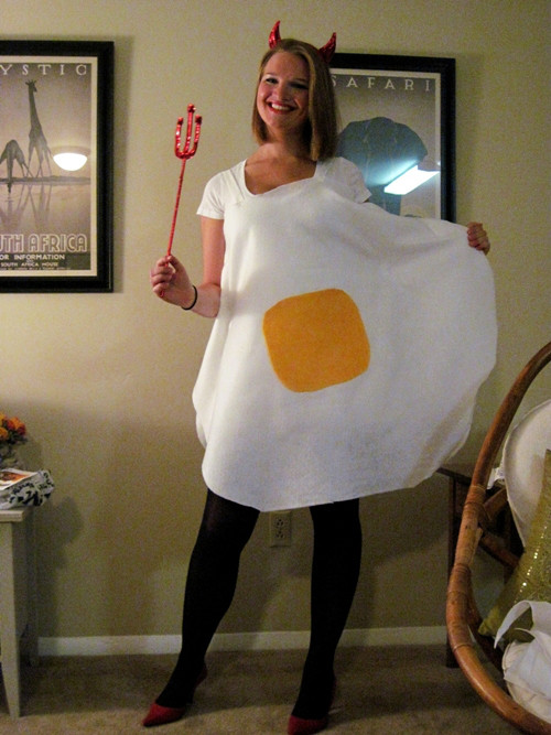 Deviled Egg Costume DIY
 25 LAST MINUTE HALLOWEEN COSTUMES FOR THE LAZY ONES
