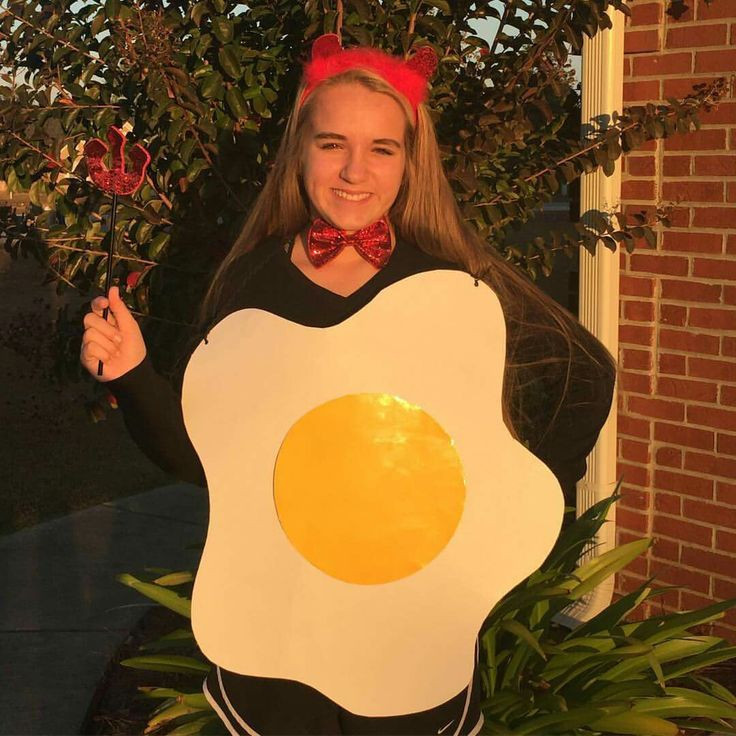 Deviled Egg Costume DIY
 "Deviled Egg" so cute