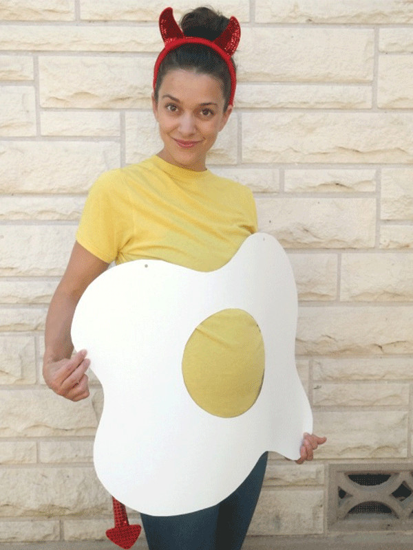 Deviled Egg Costume DIY
 25 DIY Family Halloween Costumes That Are Cheap to Make
