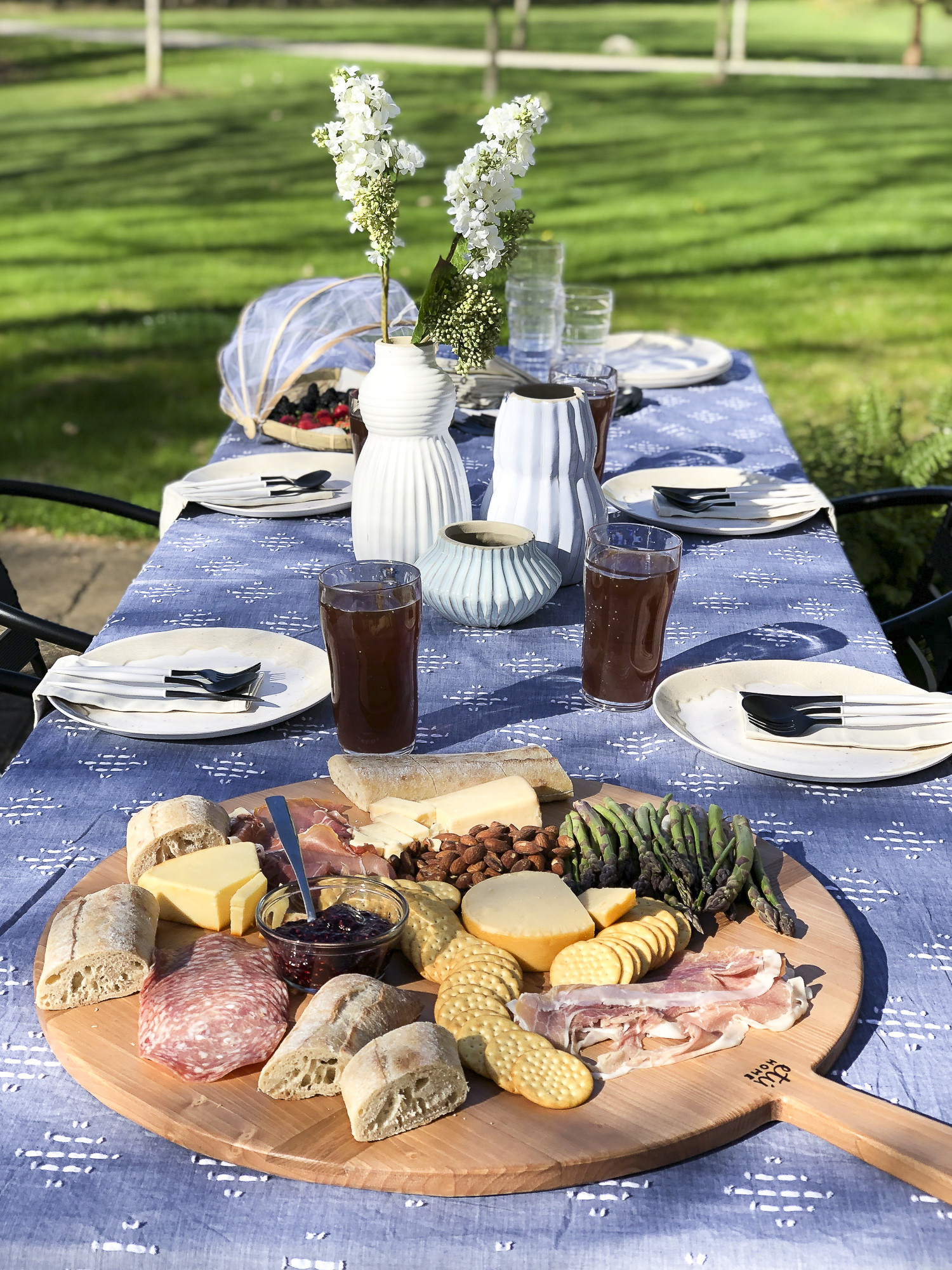 Dinner Party Ideas For Summer
 Simple Summer Dinner Party Ideas The Essentials