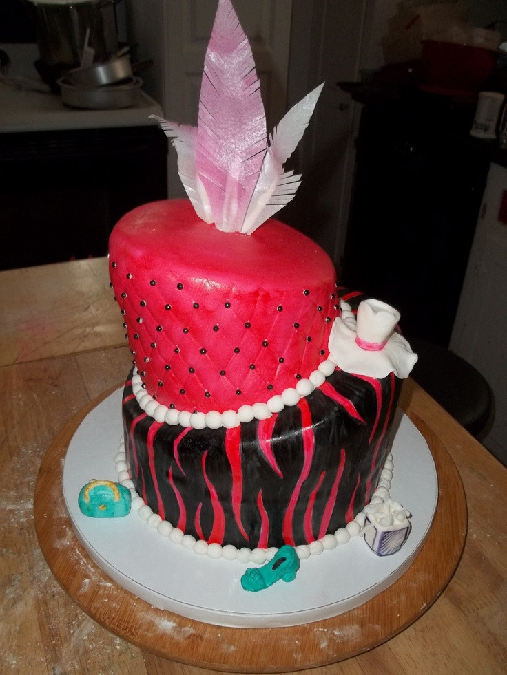 Diva Birthday Cakes
 pletely edible Diva Birthday Cake Top tier is