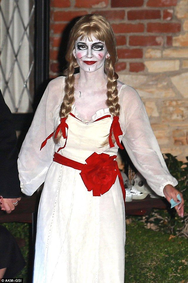 DIY Annabelle Costume
 Courteney Cox looks unrecognisable dressed as killer doll