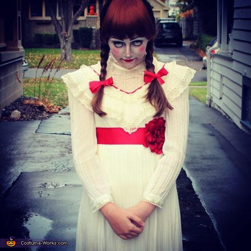 DIY Annabelle Costume
 Awesome DIY Annabelle Costume 2 3