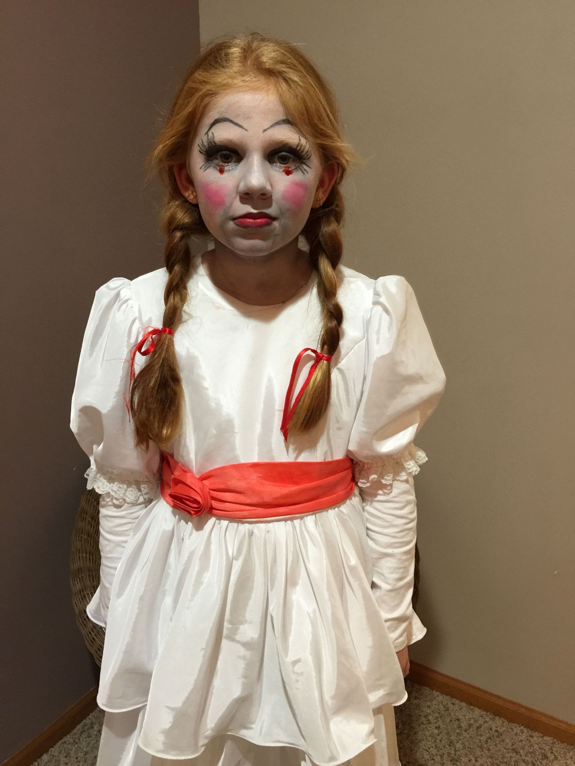 DIY Annabelle Costume
 Annabelle Halloween girl costume makeup