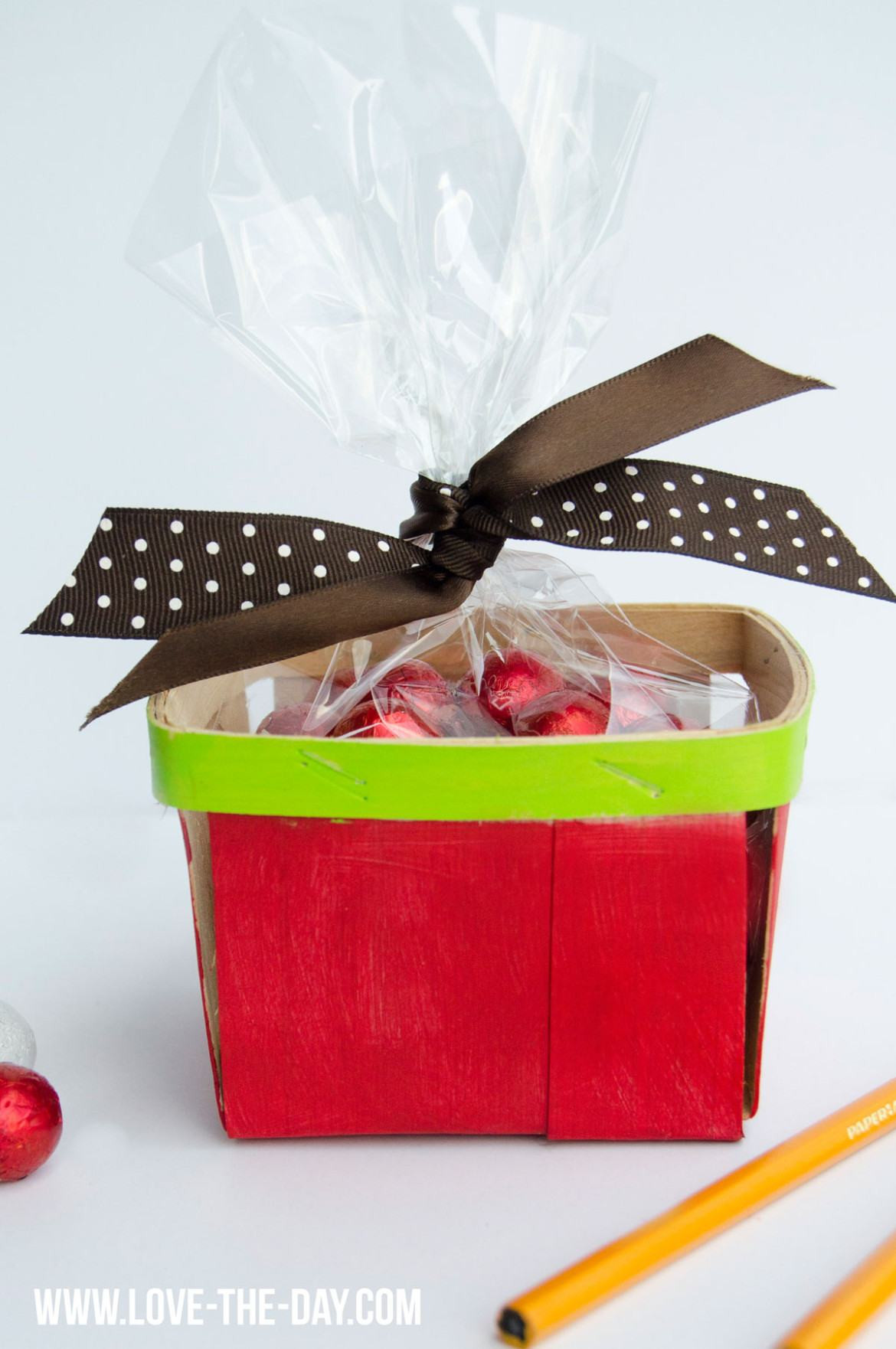 DIY Apple Boxes
 DIY Apple Gift Box by Love The Day